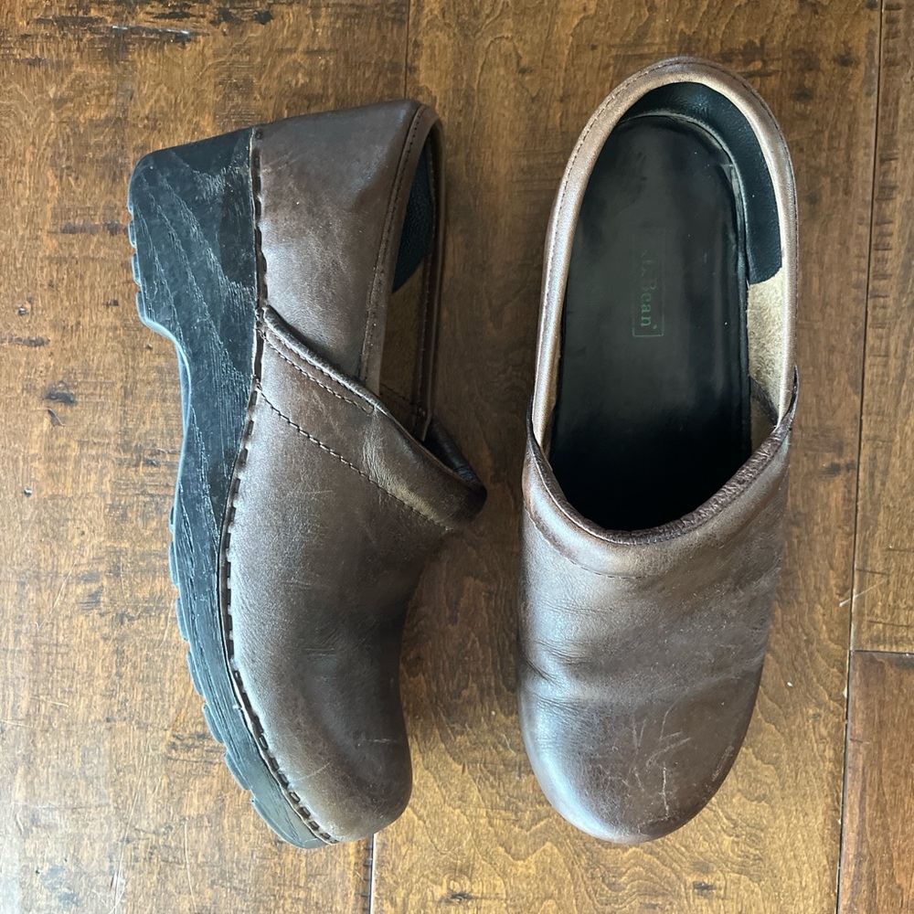 L.L.Bean classic brown leather clogs. Size 7